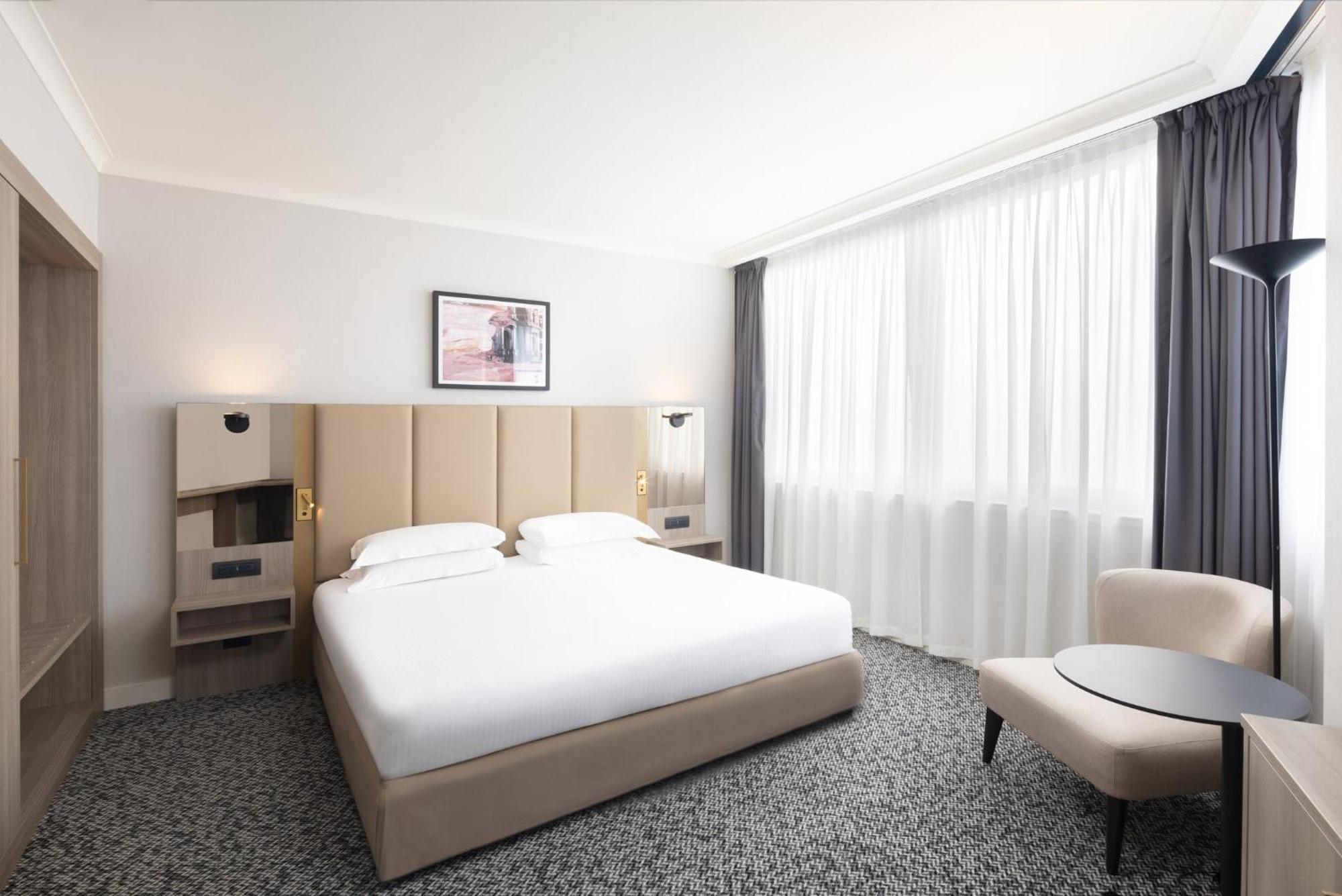 Premium King Room